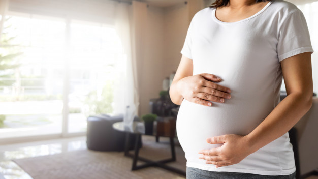 دراسة تحسم الجدل: هناك أدلة قوية على انتقال كورونا من المرأة حامل إلى الجنين