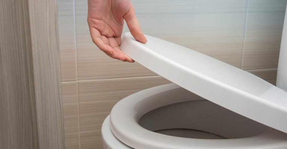 دراستان حديثتان: غسل المراحيض يساعد في انتشار كورونا