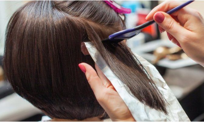علماء: كلما استخدمت النساء صبغة الشعر بشكل أكبر كلما زاد خطر الإصابة بالسرطان