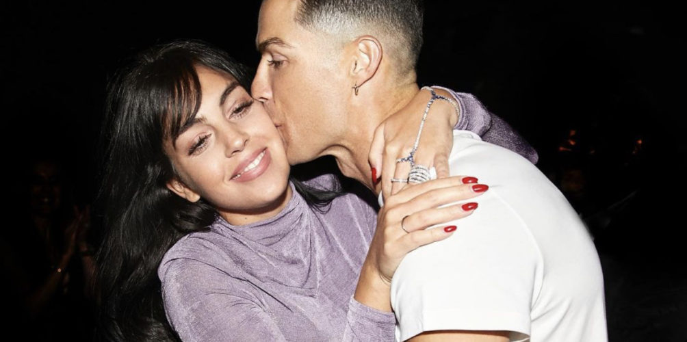 من العمل كمساعدة مبيعات إلى خطيبة أشهر لاعب في العالم.. تفاصيل عن حياة جورجينا قبل الشهرة (صور)