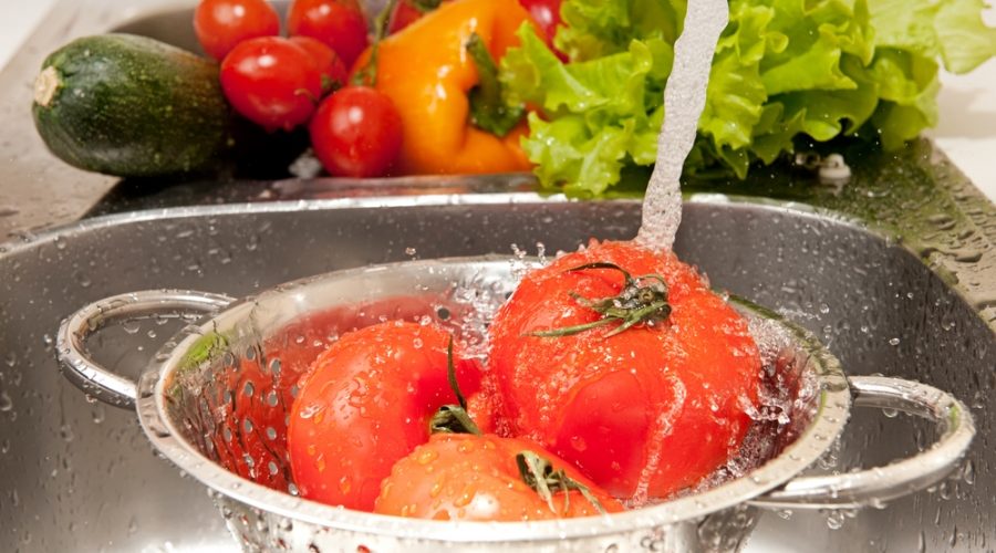 متى تصبح الخضروات سامة؟ أخصائية تجيب