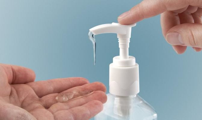 بروفيسور: استخدام المعقمات قد يكون أقل ضررا للبشرة من غسل اليدين المتكرر بالصابون