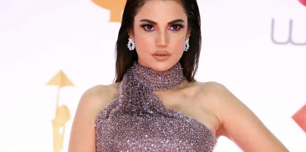 بإطلالة فخمة.. درة تخطف الأنظار في اختتام فعاليات مهرجان القاهرة (صور)