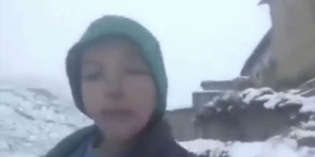 بعد نداءه المؤثر.. جمعية تتبرع لدوار الطفل عبد السلام بأطنان من المساعدات