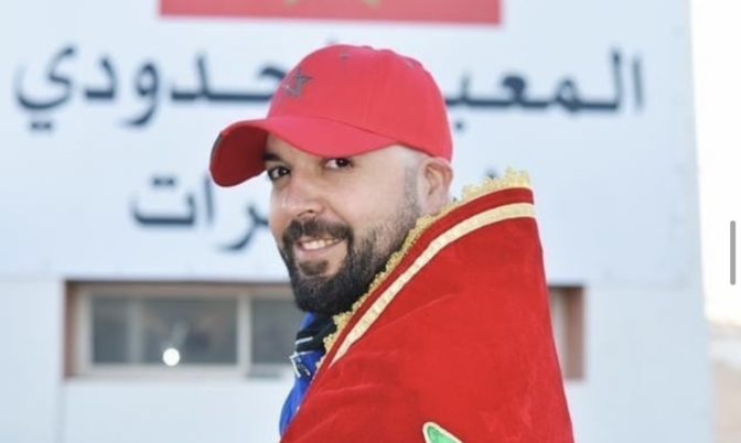 حاملا العلم الوطني.. الدوزي يزور معبر الگرگرات (صور)