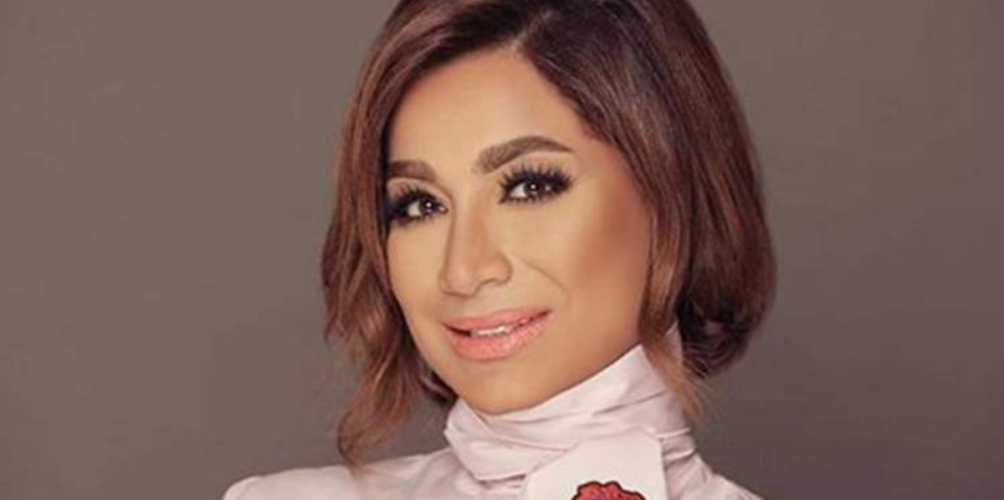 بسبب خطأ طبي تجميلي.. إعلامية مصرية شهيرة تصاب بشلل عضلي (فيديو)