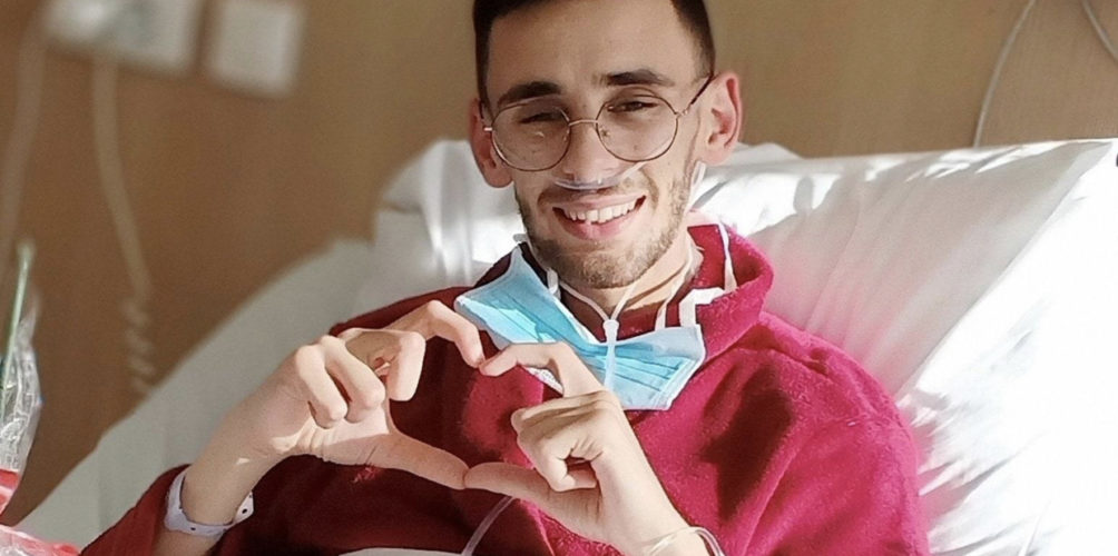 بعد سنوات من العلاج الكيماوي.. الشاب اسماعيل حميش يعلن انتصاره على السرطان