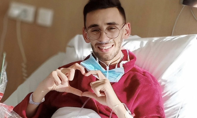 بعد سنوات من العلاج الكيماوي.. الشاب اسماعيل حميش يعلن انتصاره على السرطان