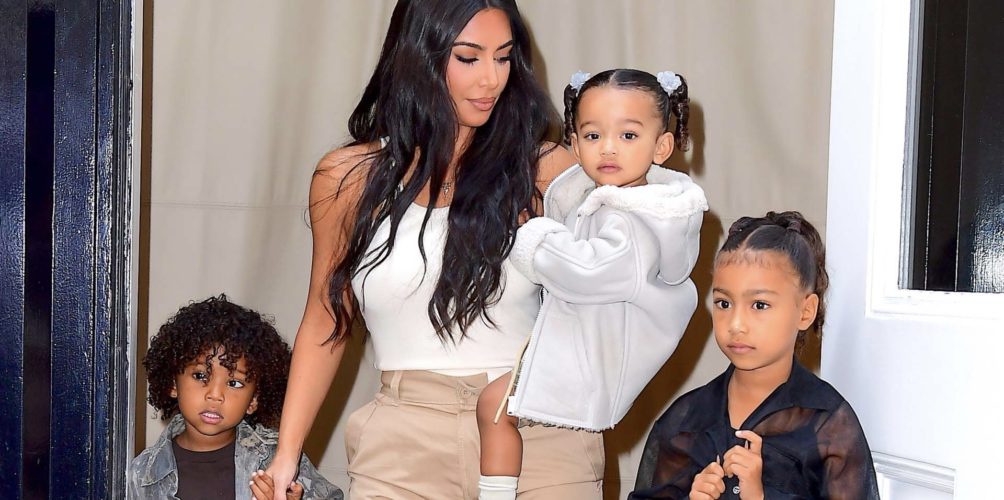 طلبت الحضانة المشتركة لأطفالهما.. كيم كارداشيان تطلب رسميا الطلاق من زوجها