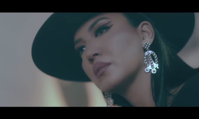 « يديرها الحب ».. أسماء لمنور تشوق جمهورها لأغنيتها الجديدة (فيديو)