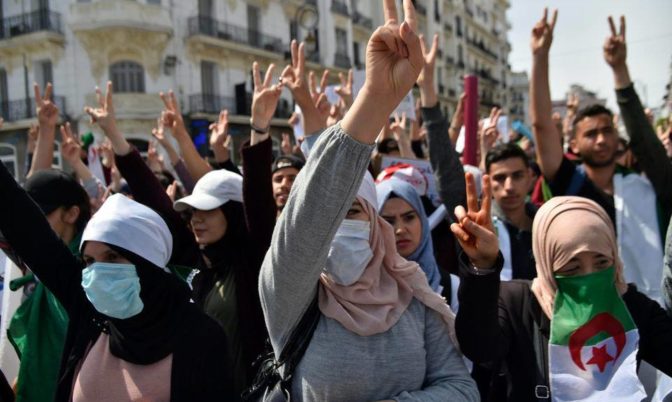 حراك نسائي.. صور معبرة من انتفاضة الجزائريات ضد النظام العسكري (فيديو)