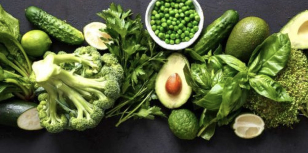 يوجد في الخضروات الورقية.. فيتامين يبطئ الشيخوخة