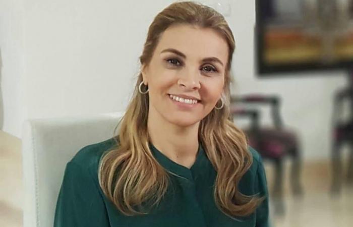 بعيدا عن التمثيل.. فاطمة خير تتلقى تكوينا في البرمجة اللغوية العصبية (صورة)