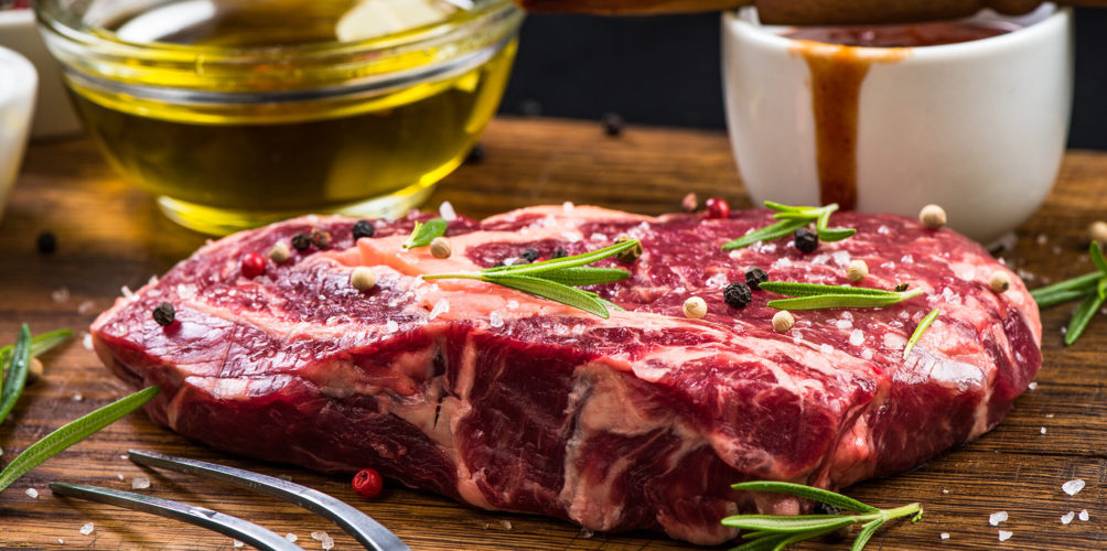 باحثون: تناول اللحوم بانتظام يزيد من خطر الإصابة بأمراض القلب والسكري والالتهاب الرئوي وأمراض خطيرة أخرى