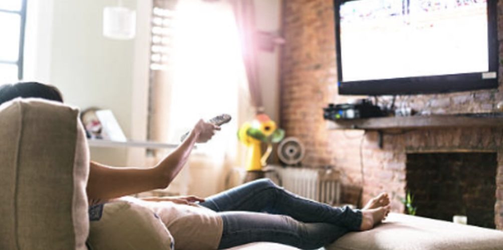 يضر بصحتكم العقلية.. لا تدمنوا مشاهدة التلفاز!