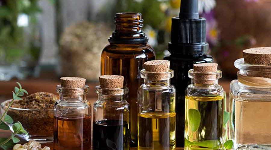 تغنيكم عن استخدام المواد التجميلية.. زيوت طبيعية بمفعول سحري!