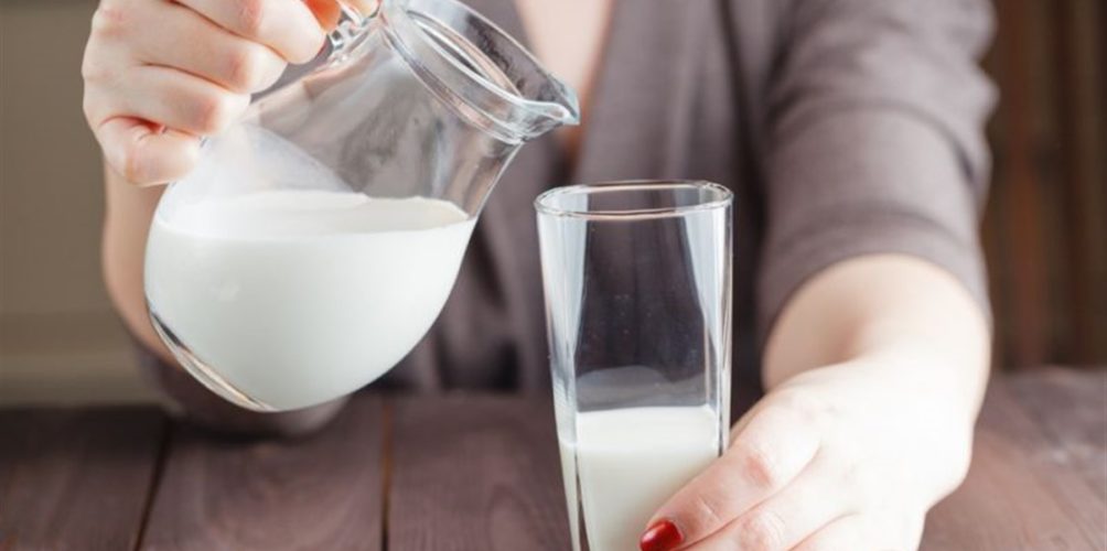 دراسة حديثة: كأس من الحليب يوميا يقلل من خطر الإصابة بأمراض القلب