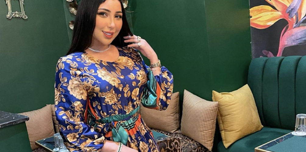 ما كاين غنا ما كاين حفلات.. دنيا بطمة قلباتها « إنفلونسينغ » (صور)