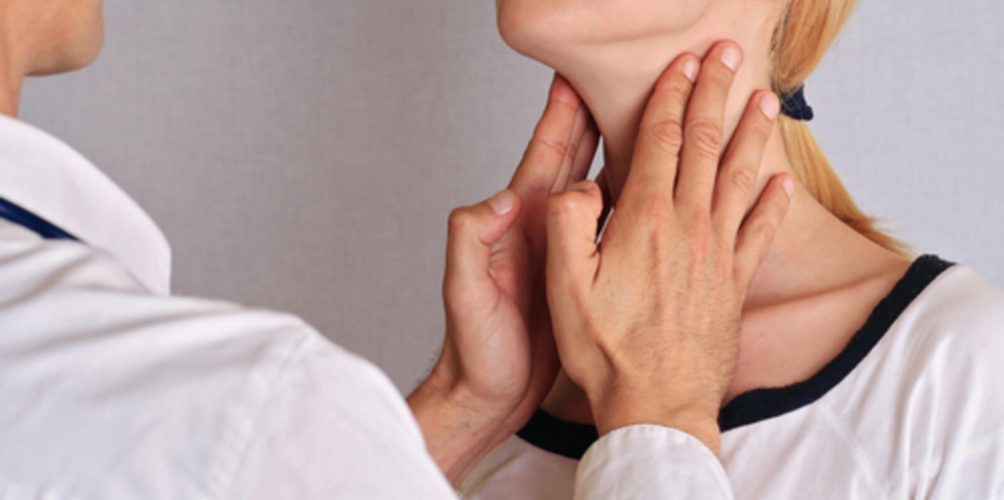 بينها الرمان والبيض.. أطعمة هامة لصحة الغدة الدرقية