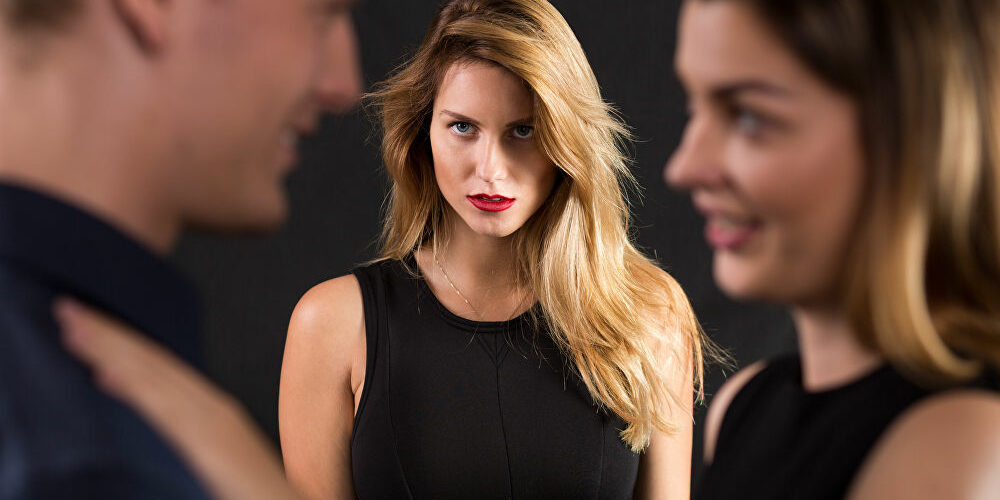 أسبابها متعددة وعقوبتها وخيمة.. من يدفع ثمن الخيانة الزوجية؟