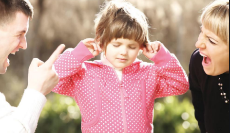 ما تعقدوش ولادكم بالمشاكل وبتهديدات الطلاق.. مامون مبارك الدريبي ينصح الآباء والأمهات (فيديو)