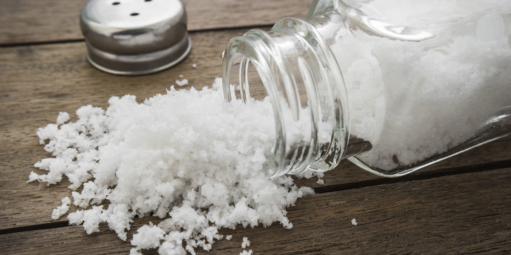 طبيب يحذر: تناول الملح الزائد يمكن أن يسبب السرطان والسكتات الدماغية