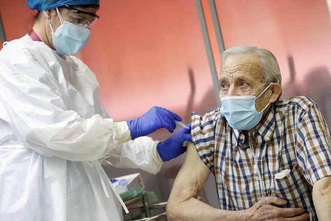 منظمة الصحة العالمية: هناك فئات قد تحتاج جرعة سنوية من لقاح كورونا