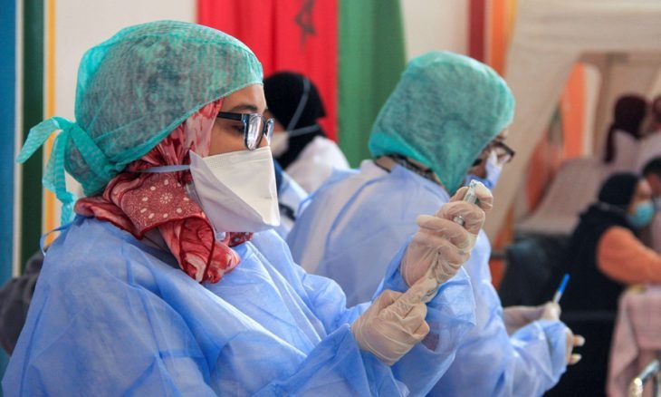 احتمال الإصابة بكورونا بعد تلقي اللقاح/ جديد الوضعية الوبائية/ نهاية أزمة كورونا.. البروفيسور الابراهيمي يكشف معطيات مهمة