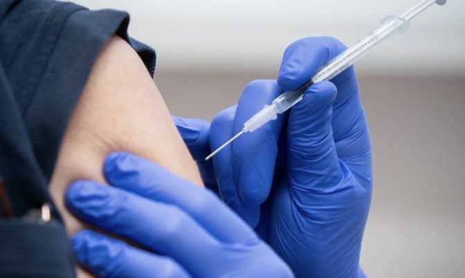 عضو في اللجنة العلمية: اللقاحين المعتمدين في المغرب ناجعين ضد السلالات المتحورة من كورونا
