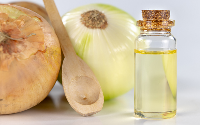 بينها خسارة البصل وزيادة الخصوبة.. فوائد تجميلية وعلاجية لعصير البصل