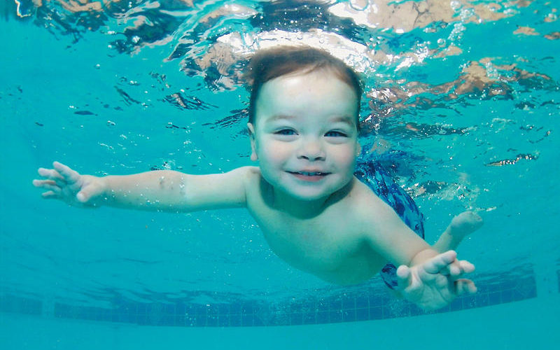 لتحسين تعلمهم.. علموا أولادكم السباحة