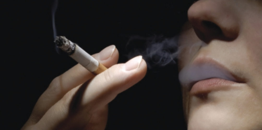 الإقلاع عن التدخين.. النساء يعانين أكثر من الرجال