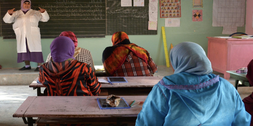 مؤشر إيجابي.. ارتفاع نسبة النساء اللواتي يجدن القراءة والكتابة إلى 53,9٪؜ سنة 2019