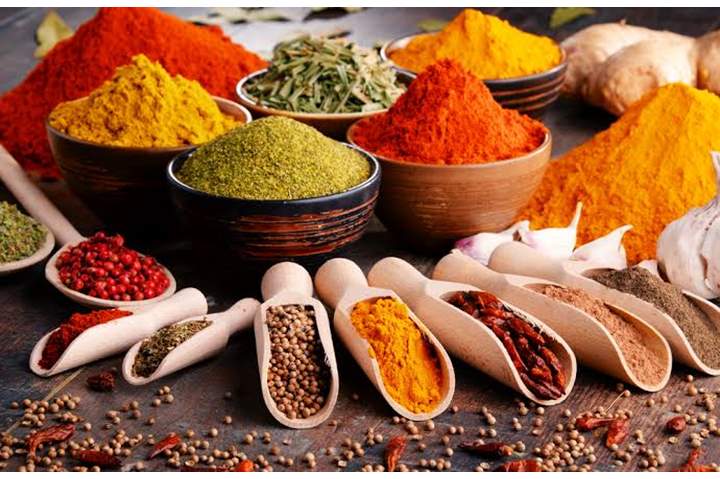 تقي من الأمراض السرطانية.. خبيرة تكشف فوائد التوابل والبهارات