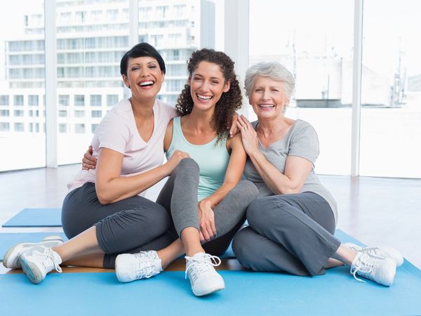 من بينها مرض السكري وأمراض القلب.. طبيب يكشف الأمراض التي تصيب الأشخاص ما بعد سن الخمسين