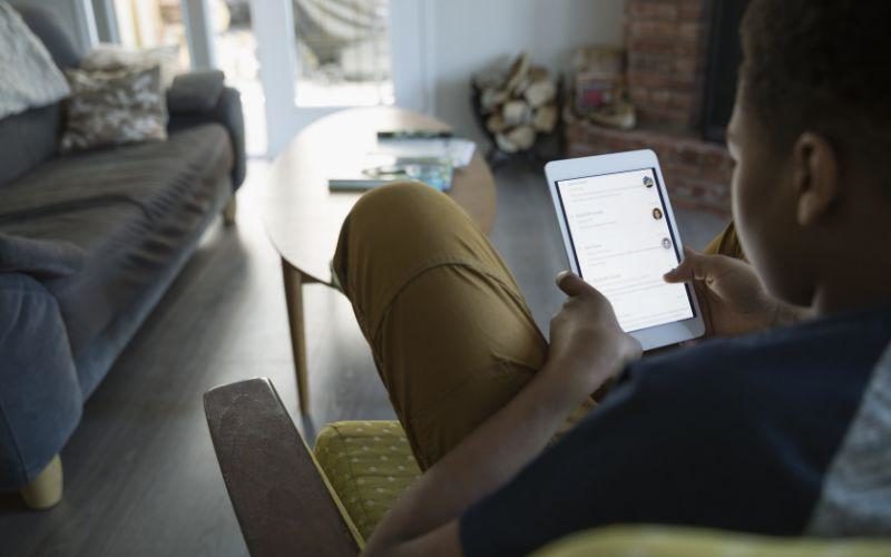 دراسة تحذر: قضاء أقل من 5 دقائق على وسائل التواصل الاجتماعي كافي لجعلك مكتئبا