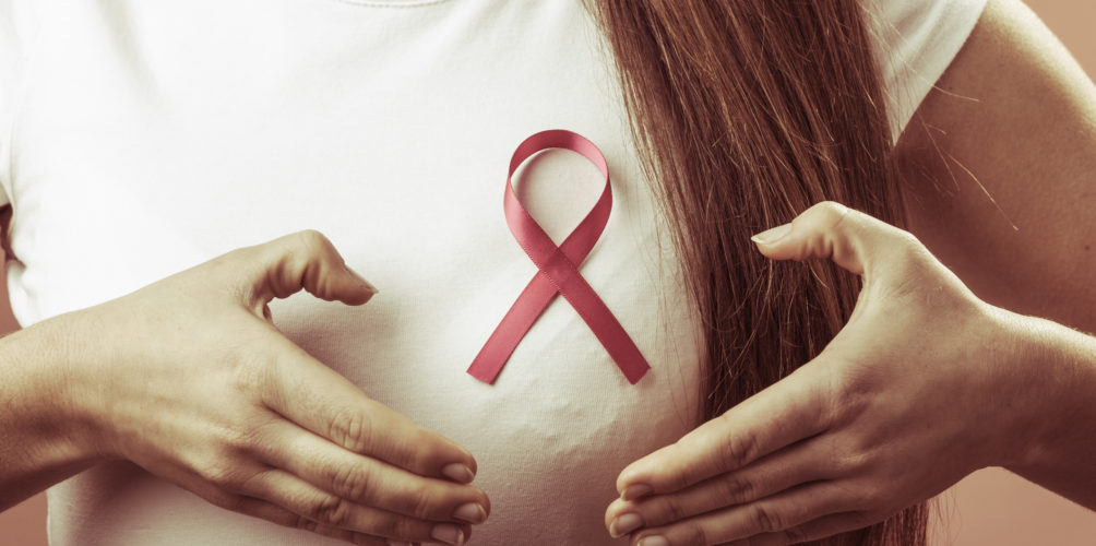 بينها الوراثة والتقدم في العمر.. عوامل تزيد من احتمال الإصابة بسرطان الثدي