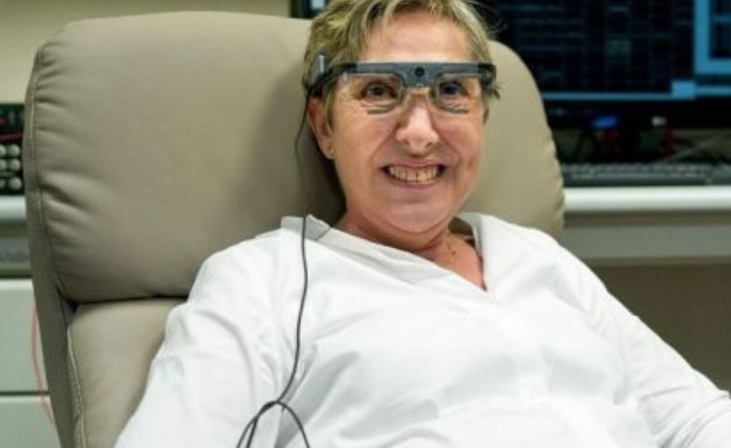 بعد أن فقدت بصرها لأزيد من16 عاما.. امرأة ترى النور بعد عملية زرع دماغي للقشرة البصرية