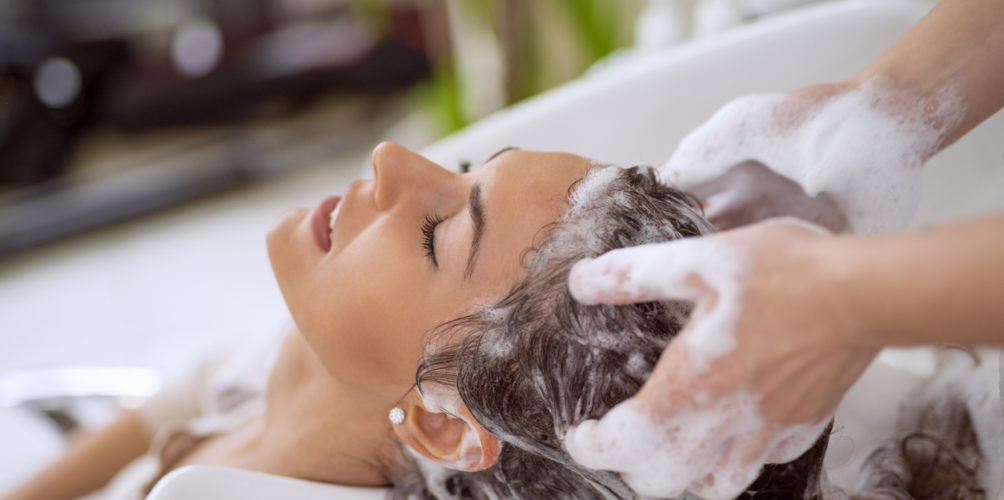 علاقة الشامبو بسرطان الثدي.. خبيرة توضح