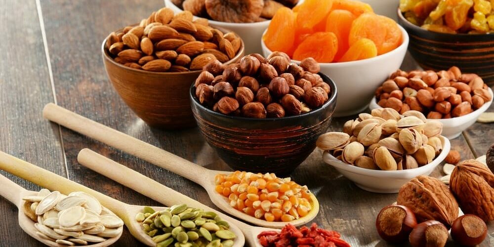 أجريت على ناجيات من المرض.. دراسة تربط تناول الفواكه الجافة بانخفاض خطر الوفاة بسرطان الثدي