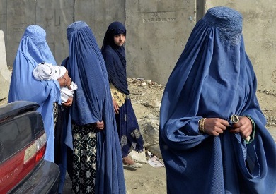 لمواجهة انتشار « الفجور ».. طالبان تأمر بعدم بث مسلسلات فيها نساء وتلزم الصحفيات بالحجاب