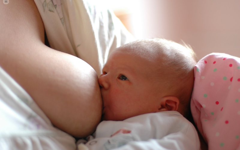 ليس على الطفل فقط.. الرضاعة الطبيعية يمكن أن يكون لها فوائد معرفية طويلة الأمد للأم