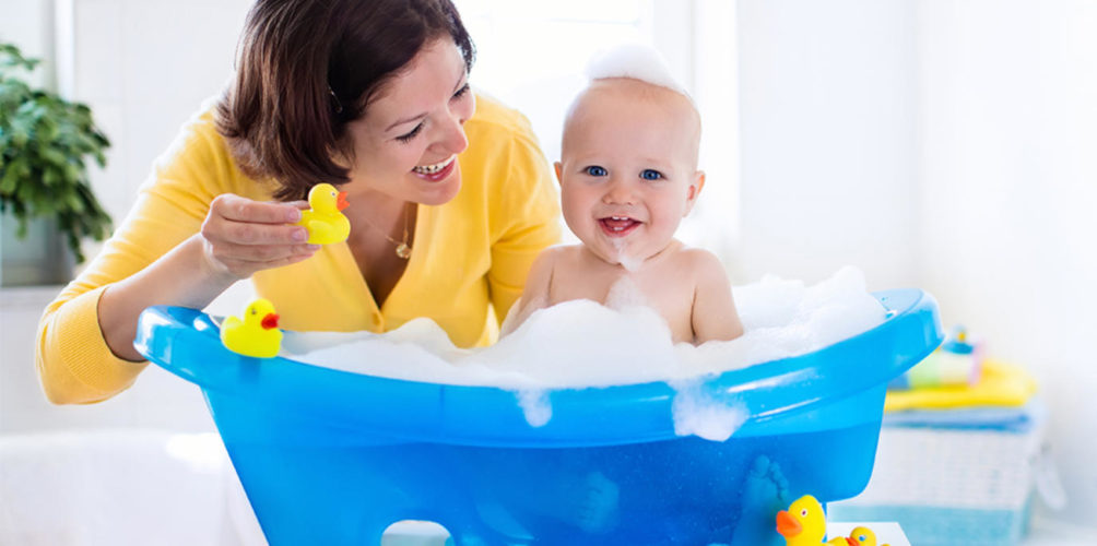 ما هو معدل الاستحمام المناسب للأطفال؟.. أطباء يجيبون