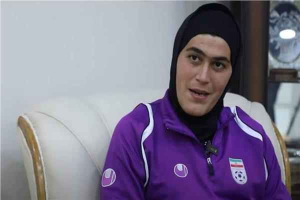 بعد اتهامها بأنها رجل.. حارسة مرمى منتخب إيران تؤكد: « أنا امرأة… وسأقاضي اتحاد الكرة الأردني »