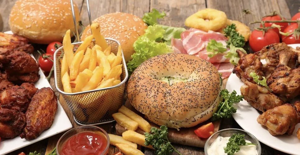 تقرير: نصف سكان العالم يعانون من نظام غذائي سيئ