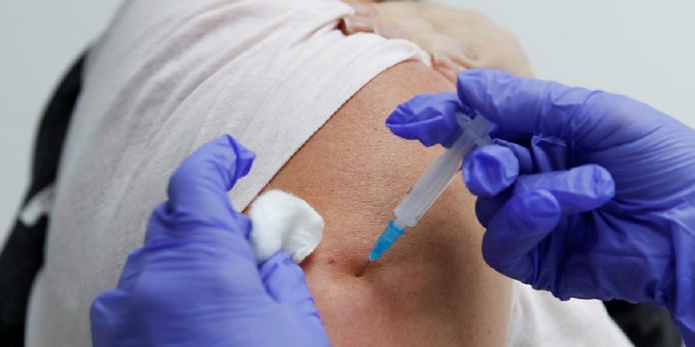 مسؤولون صحيون: المناعة التي يمنحها اللقاح أفضل من التي تحصل في الجسم بعد الإصابة العادية بالعدوى