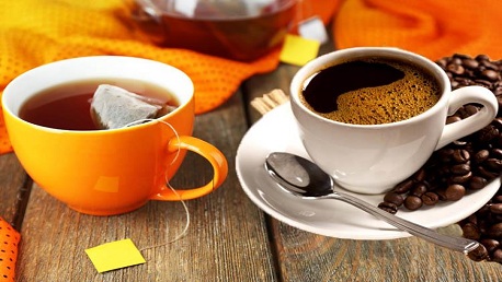 ماذا يحصل عند شرب القهوة والشاي معا؟.. دراسة حديثة تجيب