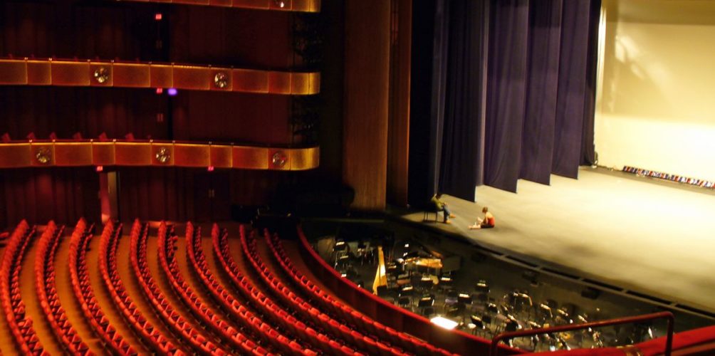 « المسرح يتحرك ».. وزارة الثقافة والشركة الوطنية للإذاعة والتلفزة يطلقان تظاهرة مسرحية سنوية