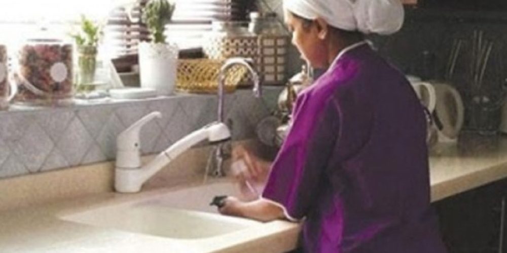 الكونفدرالية الديمقراطية للشغل: 200 ألف خادمة في المغرب.. 4500 فقط مصرح بهن في صندوق الضمان الإجتماعي