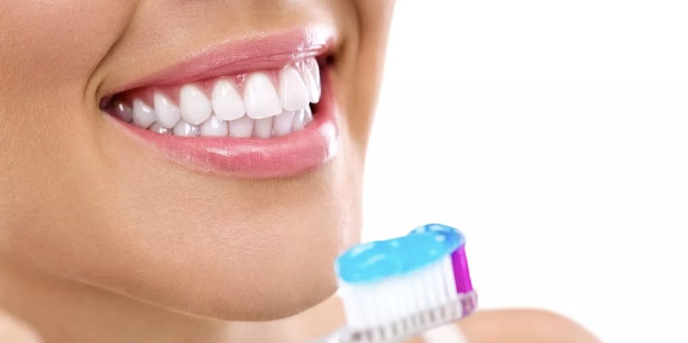 يسبب التهابًا معويًا خطيرا.. دراسة تحذر من معجون الأسنان